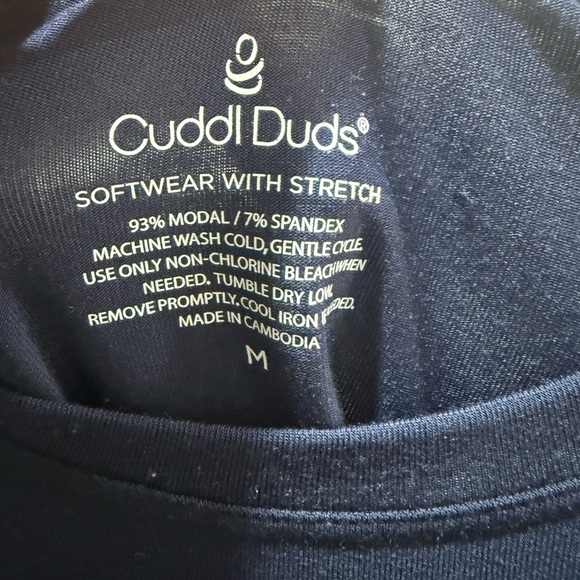 Navy cuddl duds long sleeve shirt in excellent like-new condition  size medium - Picture 4 of 4